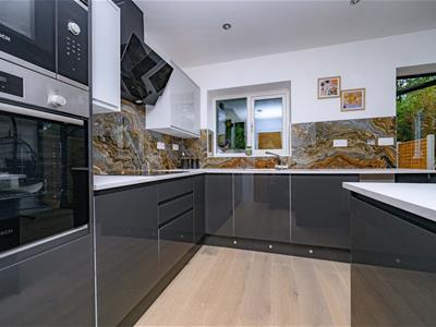 Kitchen/ Dining Room
